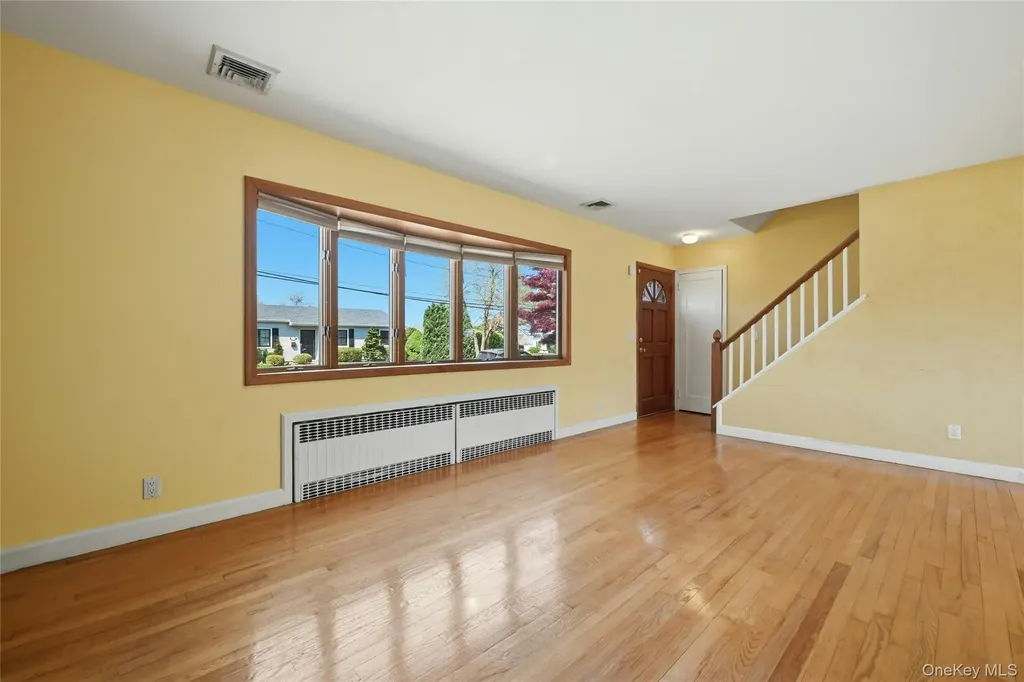 10 Bunny Lane Amityville NY 11701