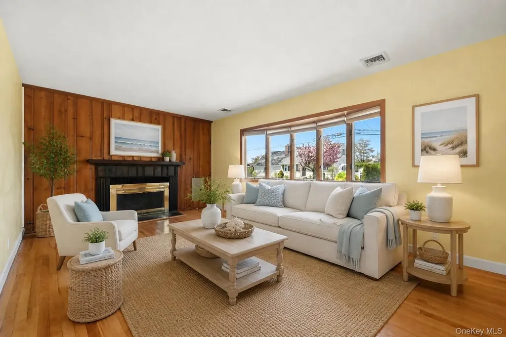 10 Bunny Lane Amityville NY 11701