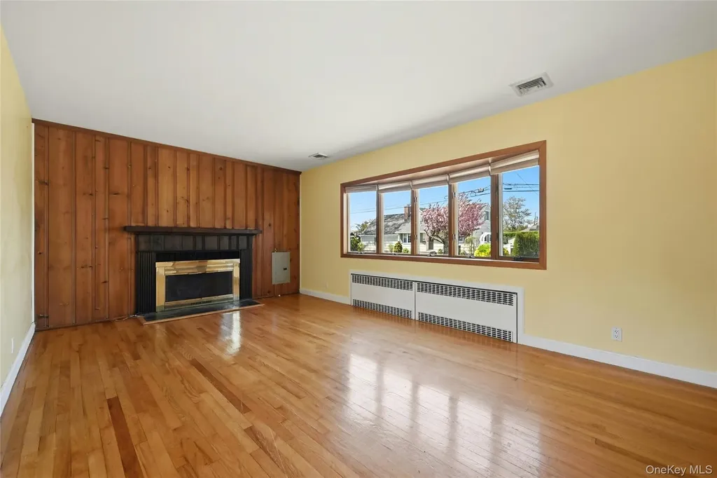 10 Bunny Lane Amityville NY 11701