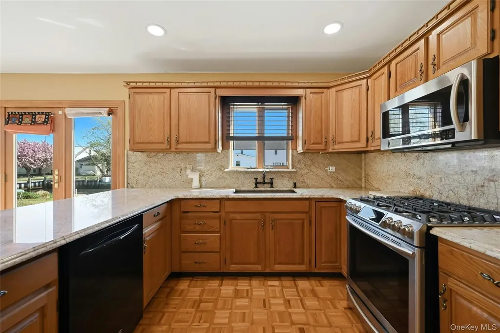 10 Bunny Lane Amityville NY 11701