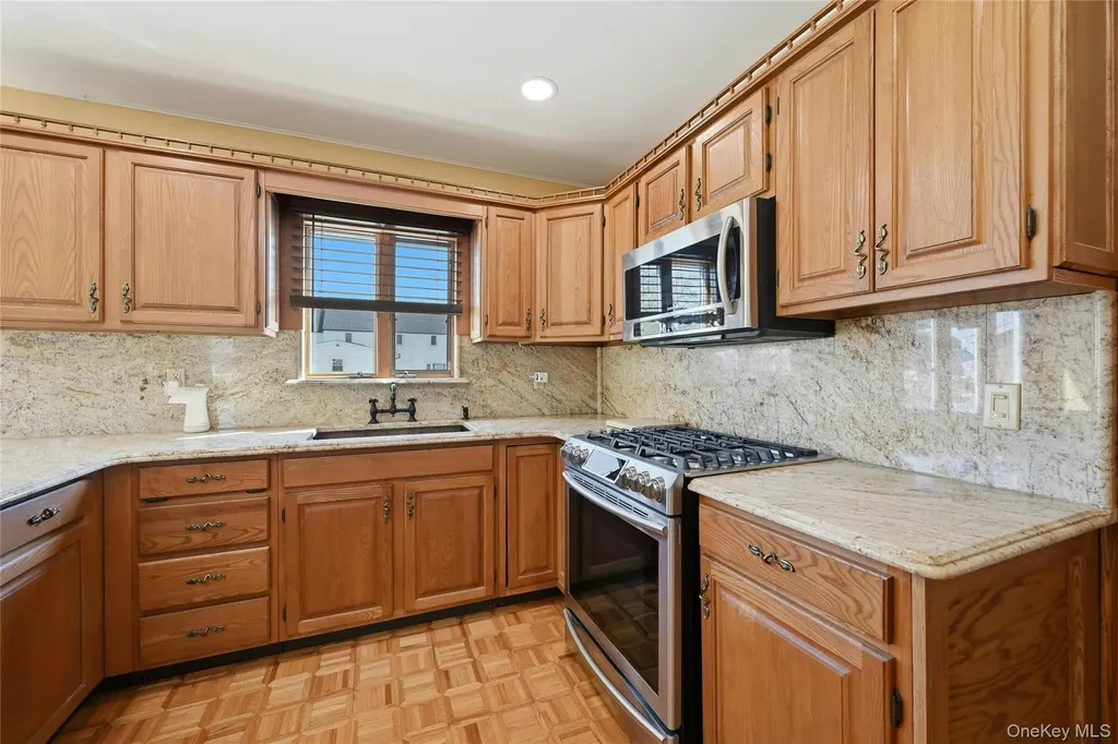 10 Bunny Lane Amityville NY 11701