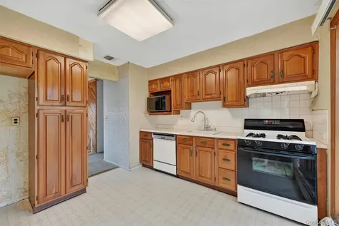 105 Lakewood Drive Congers NY 10920