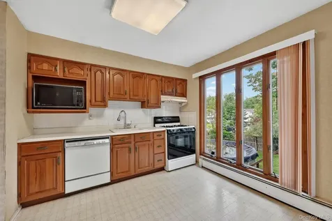 105 Lakewood Drive Congers NY 10920