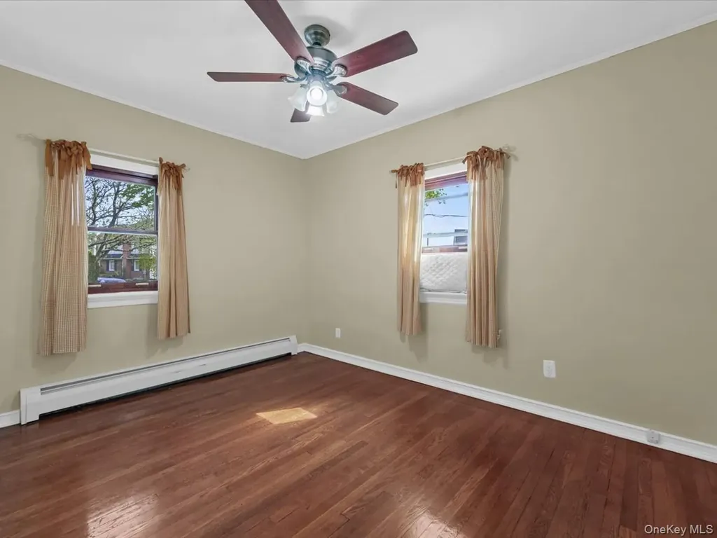 2 Tottenham Place New Hyde Park NY 11040