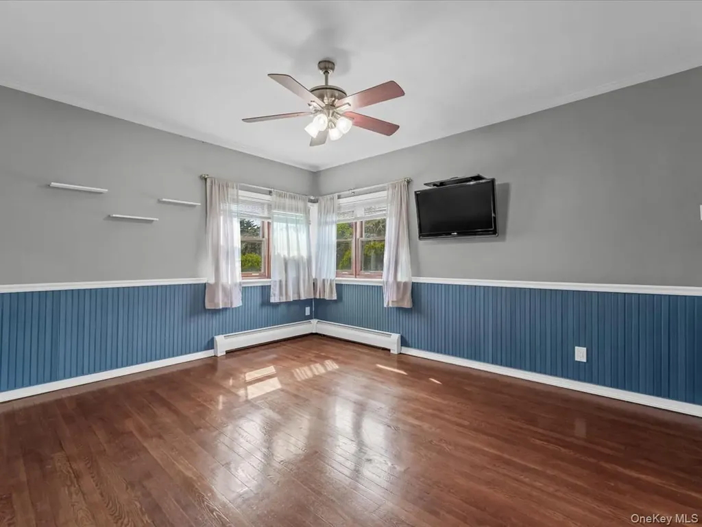 2 Tottenham Place New Hyde Park NY 11040