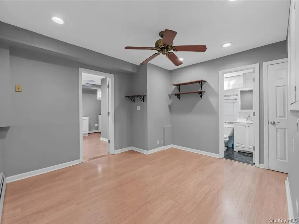 2 Tottenham Place New Hyde Park NY 11040