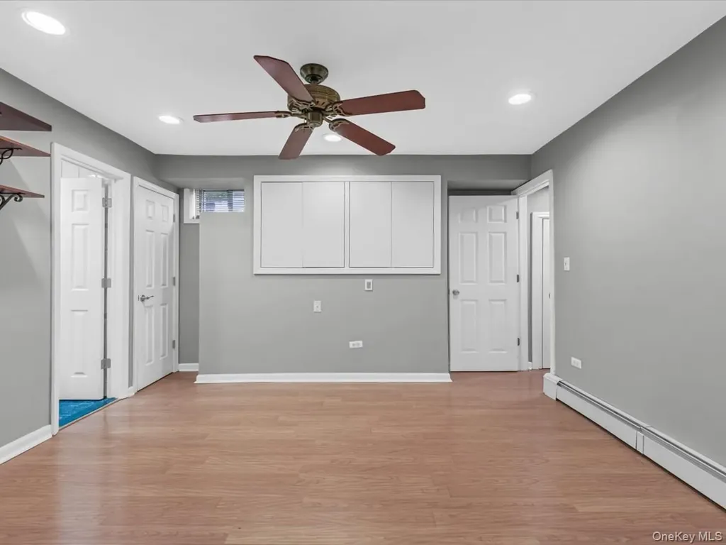 2 Tottenham Place New Hyde Park NY 11040
