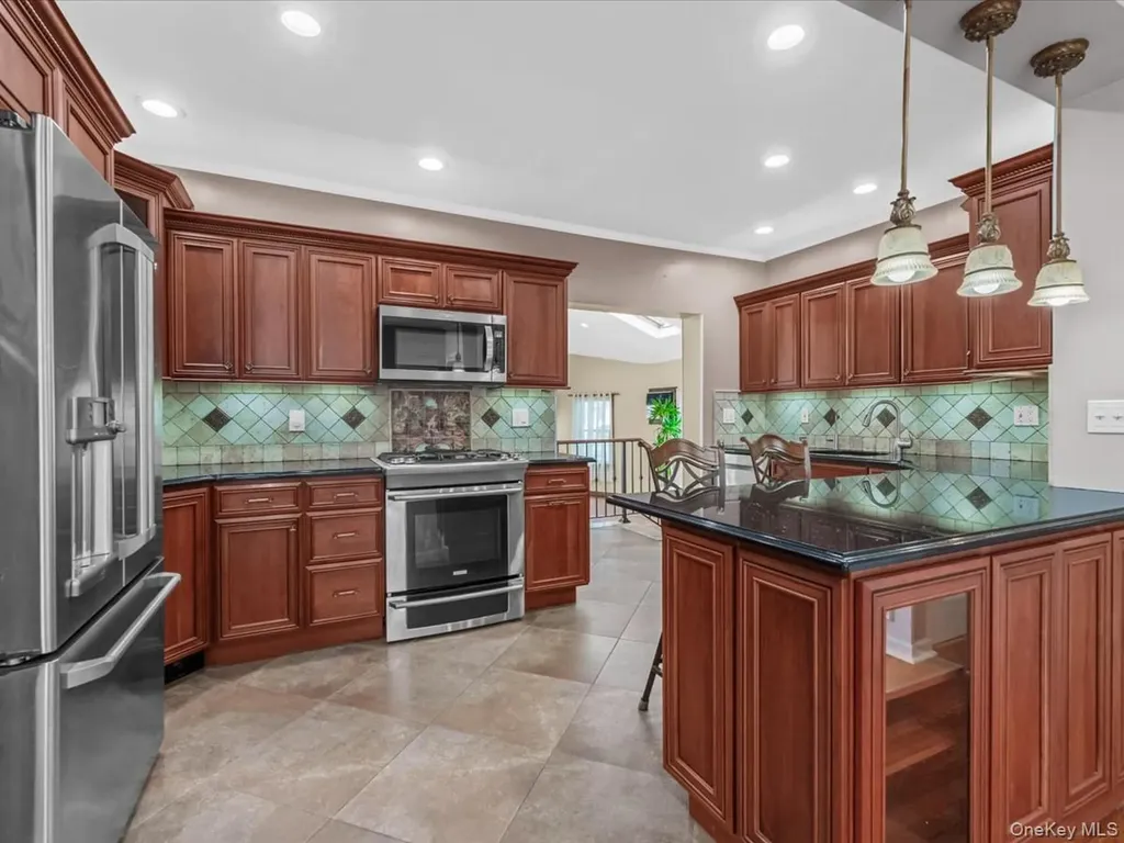 2 Tottenham Place New Hyde Park NY 11040
