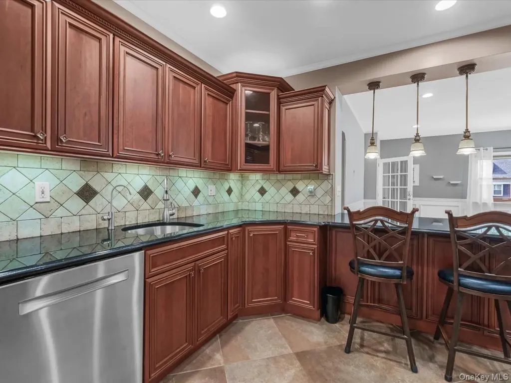 2 Tottenham Place New Hyde Park NY 11040