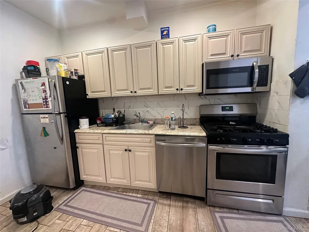 8 Lafayette Street Williston Park NY 11596