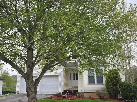 62 Meadowbrook Court Patterson NY 12563