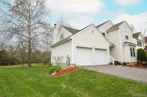 62 Meadowbrook Court Patterson NY 12563