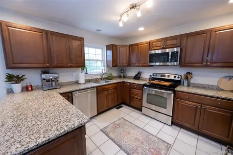 62 Meadowbrook Court Patterson NY 12563
