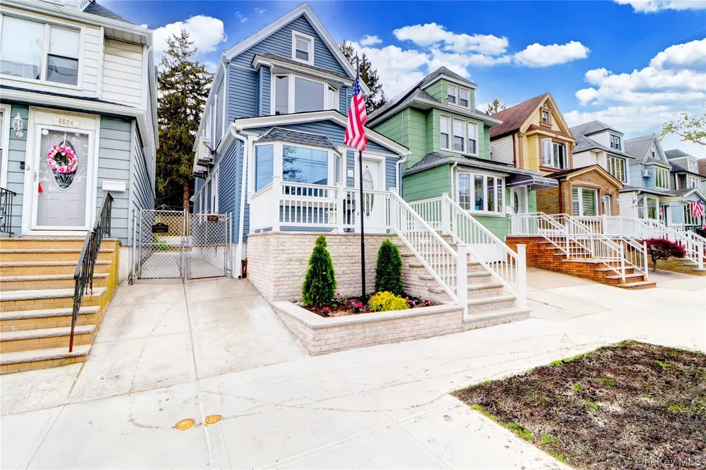 6532 80 Avenue Glendale NY 11385