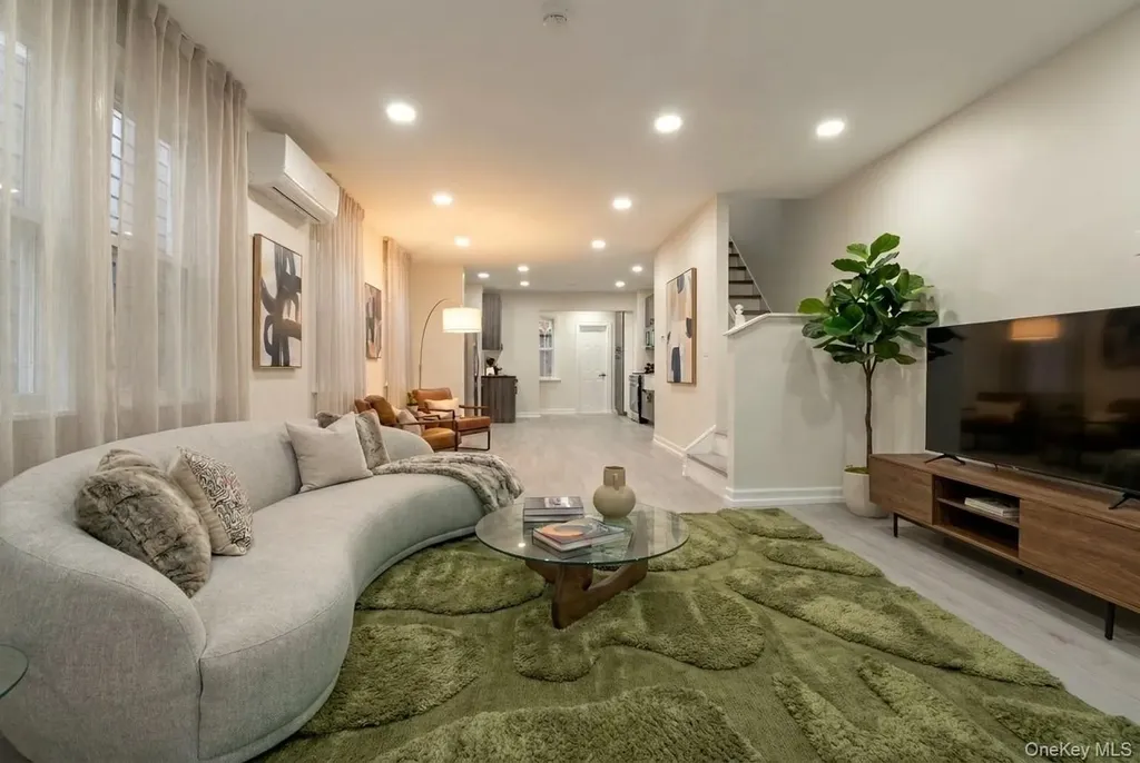 6532 80 Avenue Glendale NY 11385