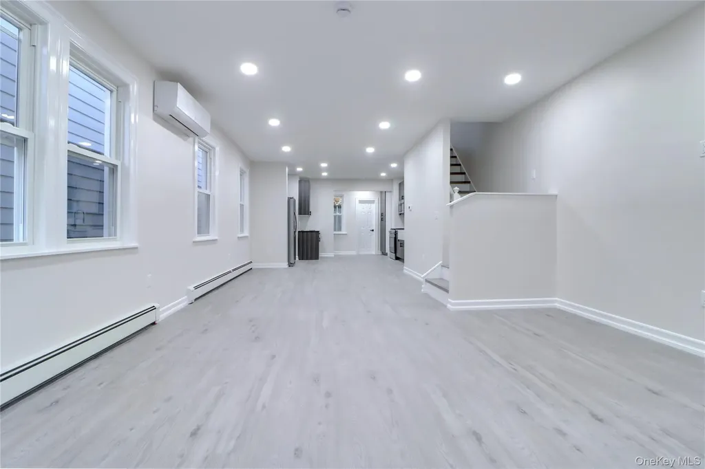 6532 80 Avenue Glendale NY 11385