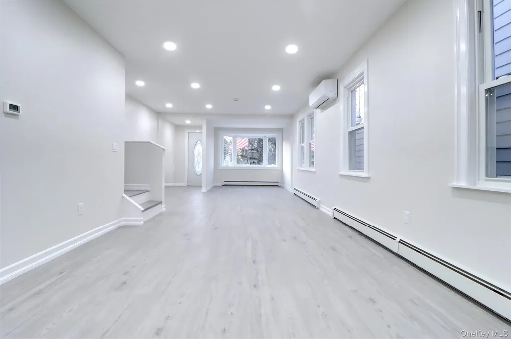 6532 80 Avenue Glendale NY 11385