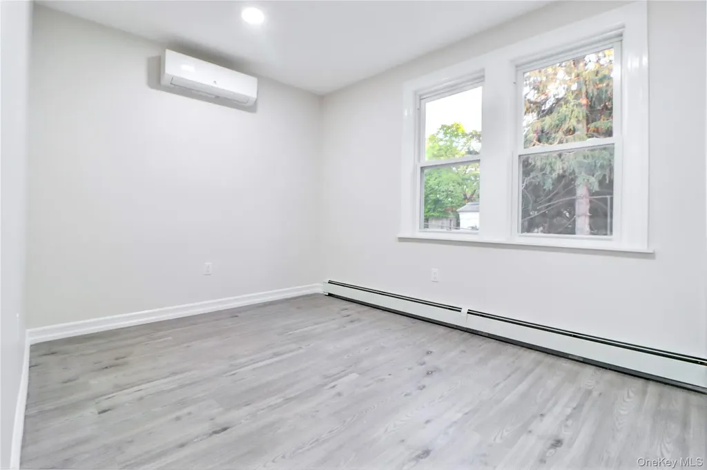 6532 80 Avenue Glendale NY 11385