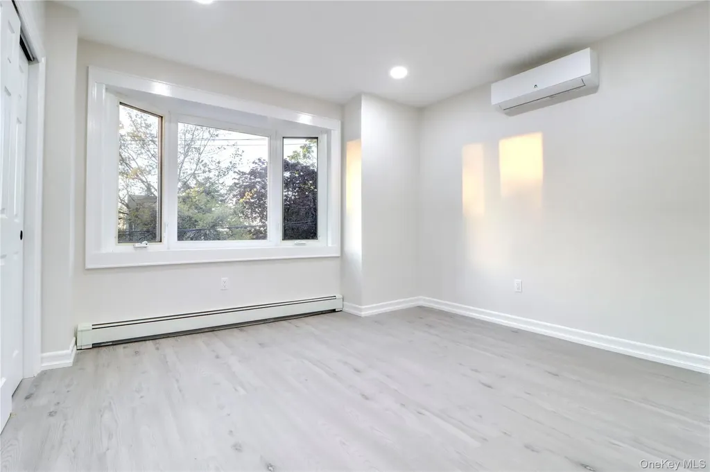 6532 80 Avenue Glendale NY 11385