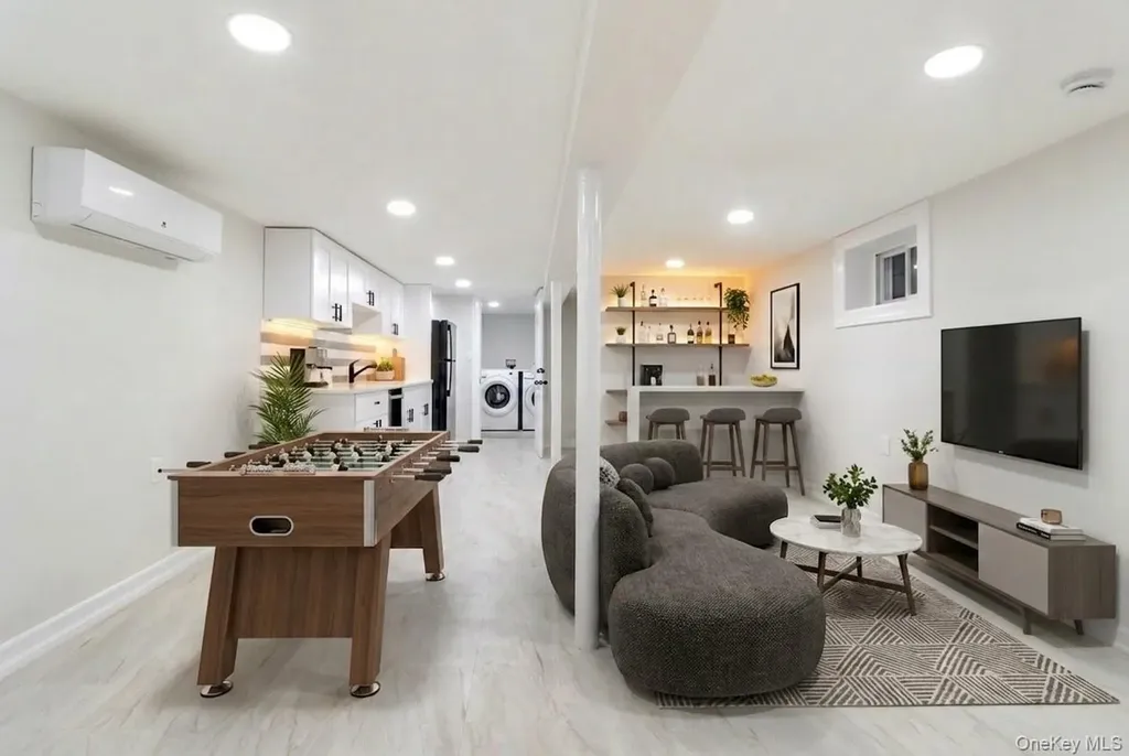 6532 80 Avenue Glendale NY 11385