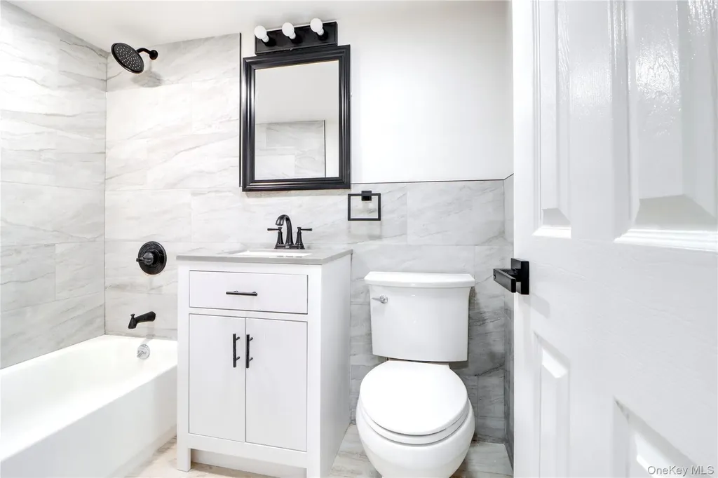 6532 80 Avenue Glendale NY 11385