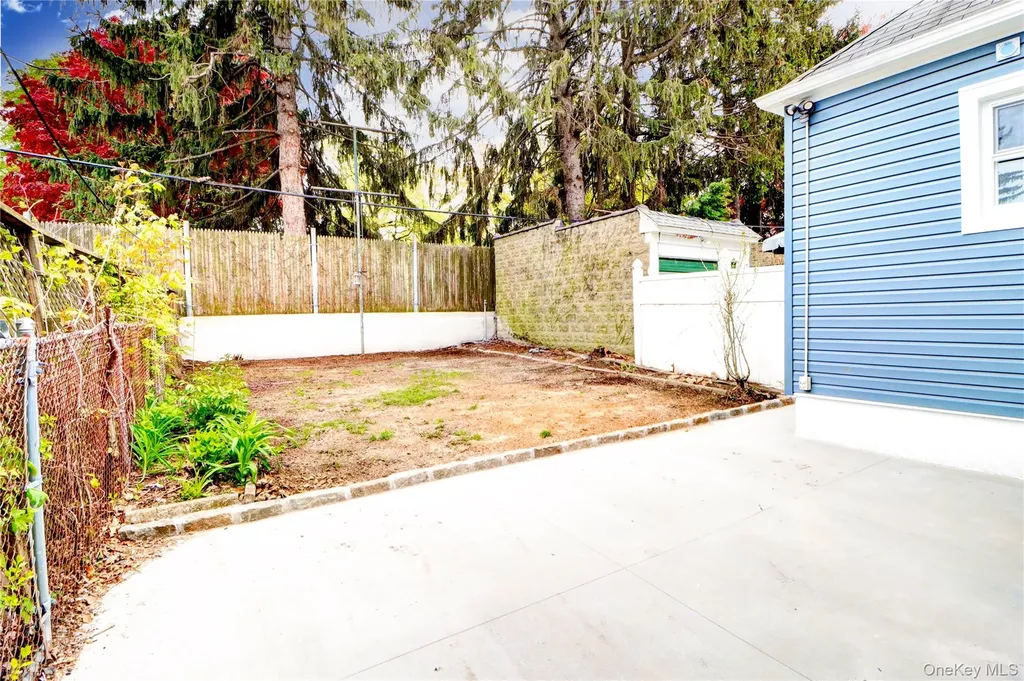 6532 80 Avenue Glendale NY 11385