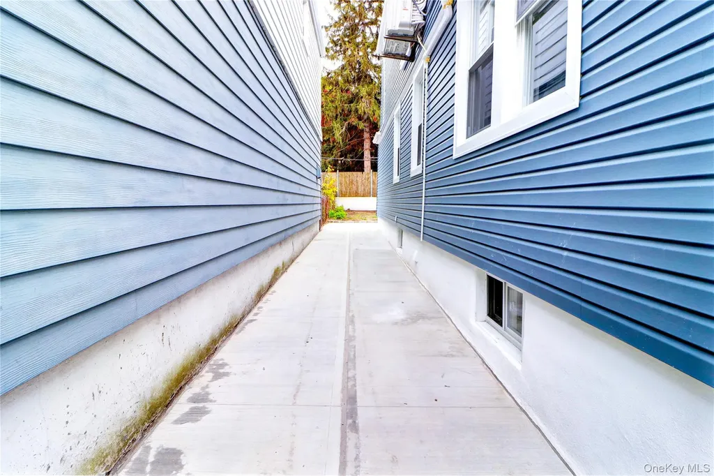 6532 80 Avenue Glendale NY 11385