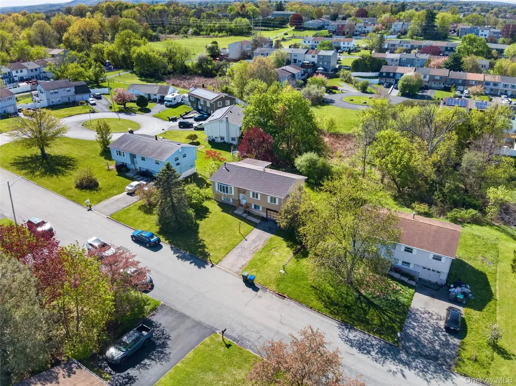 12 Weather Vane Way Middletown NY 10940