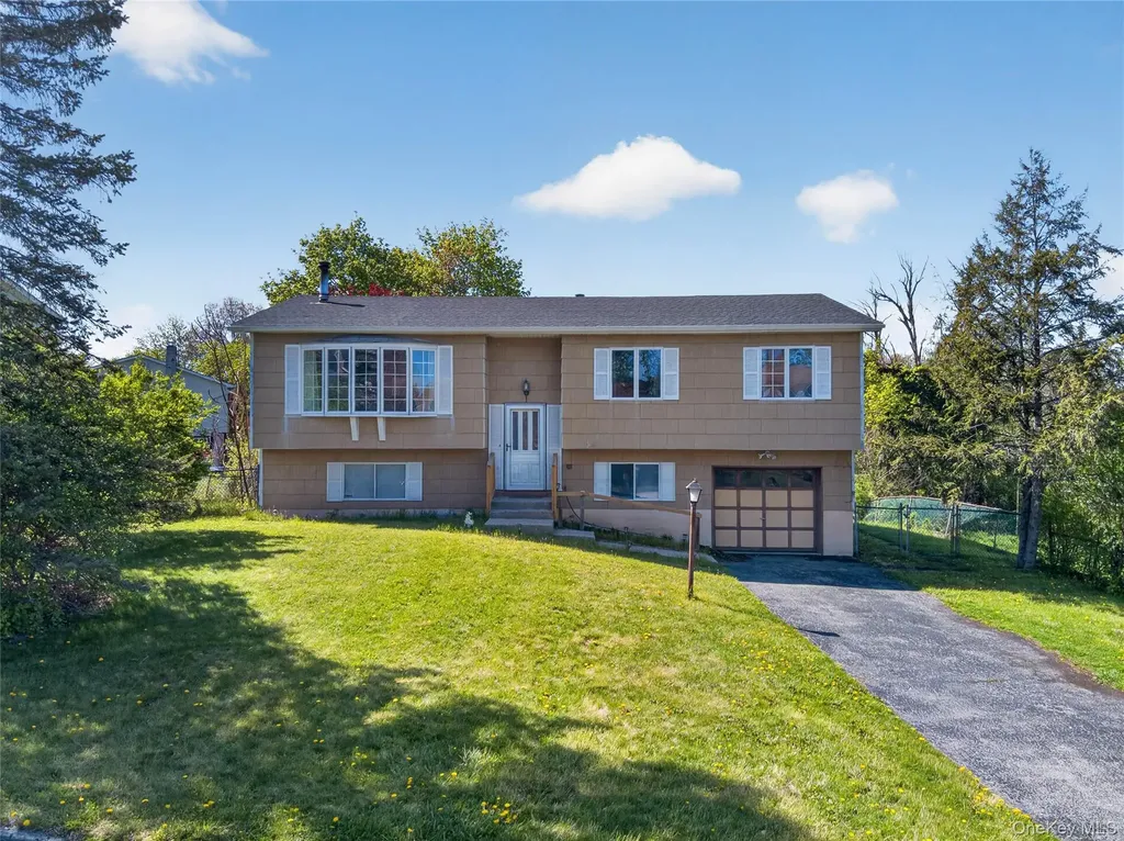 12 Weather Vane Way Middletown NY 10940