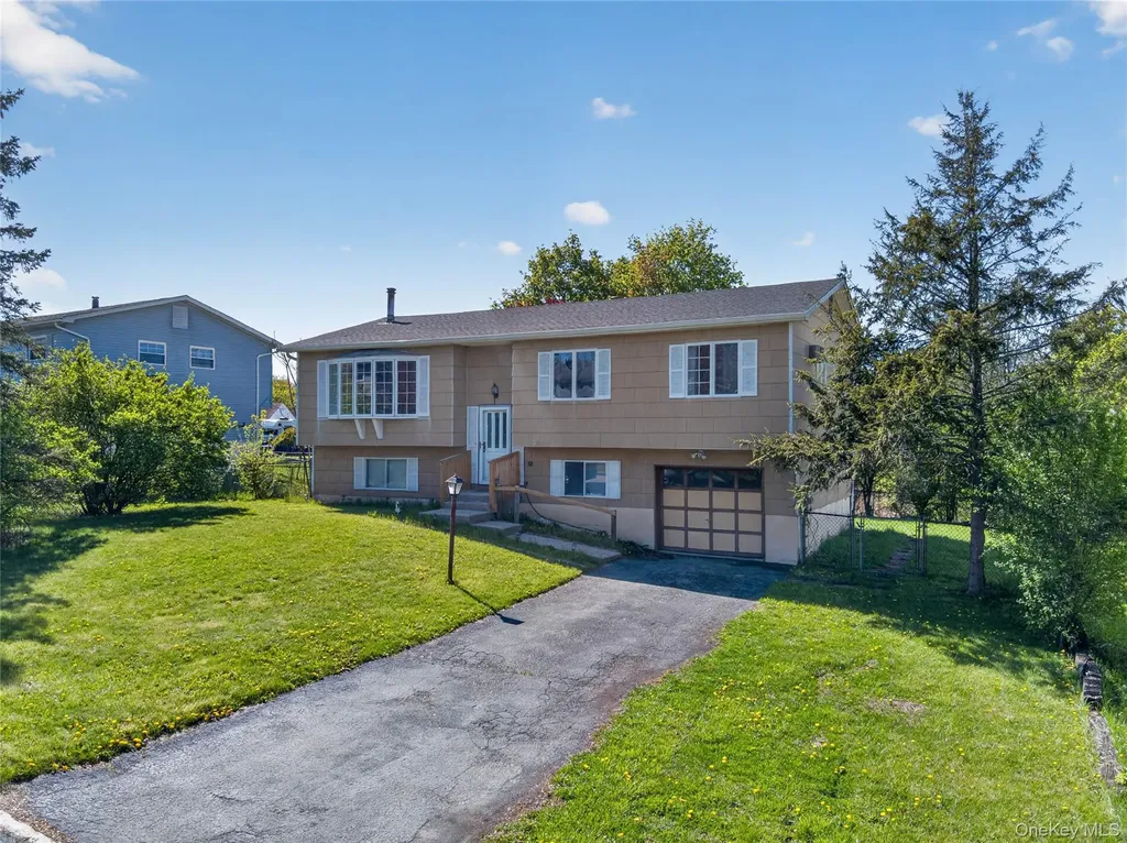 12 Weather Vane Way Middletown NY 10940
