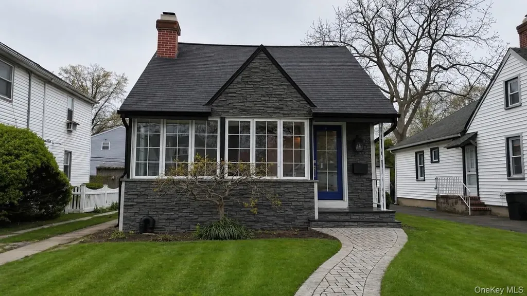 48 E Rosebud Avenue Merrick NY 11566