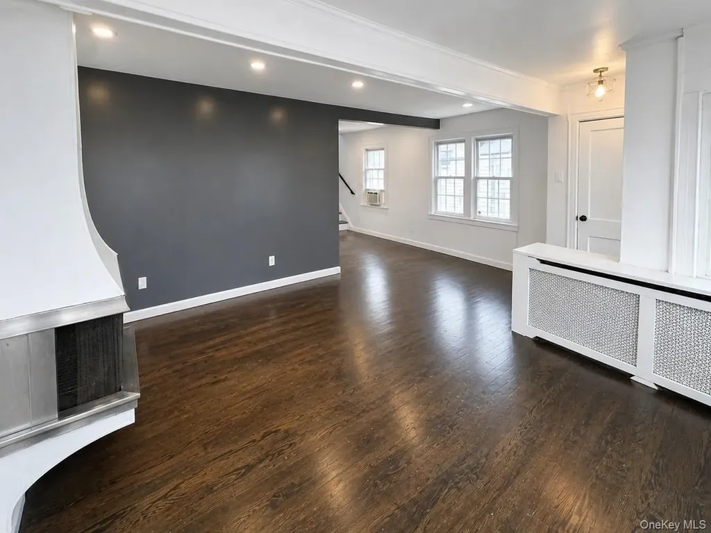 48 E Rosebud Avenue Merrick NY 11566