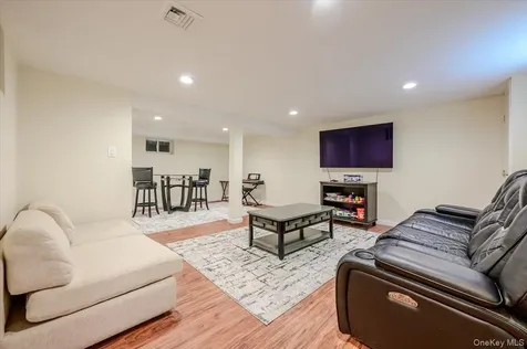 427 Westminster Road Rockville Centre NY 11570