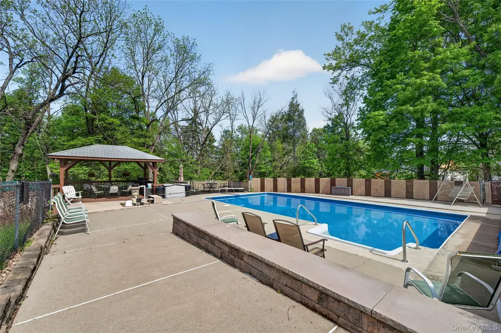 6 Pine Hill Road Monroe NY 10950