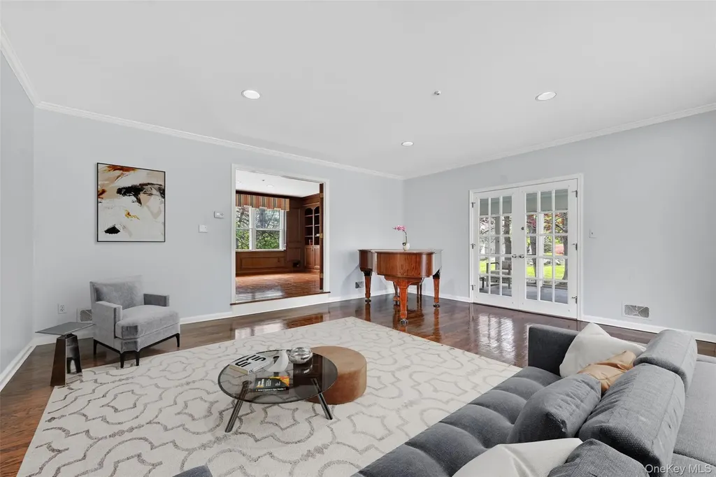 1 Vivian Place Montebello NY 10901