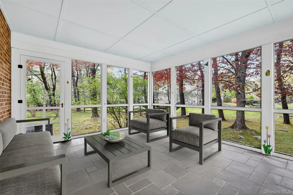 1 Vivian Place Montebello NY 10901