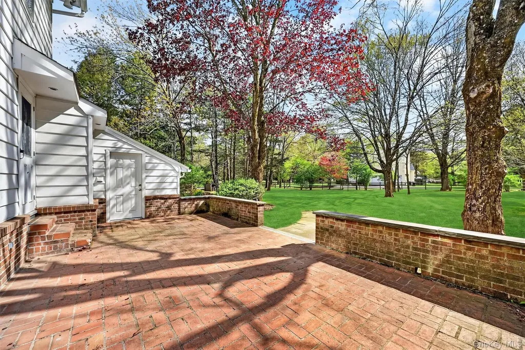1 Vivian Place Montebello NY 10901