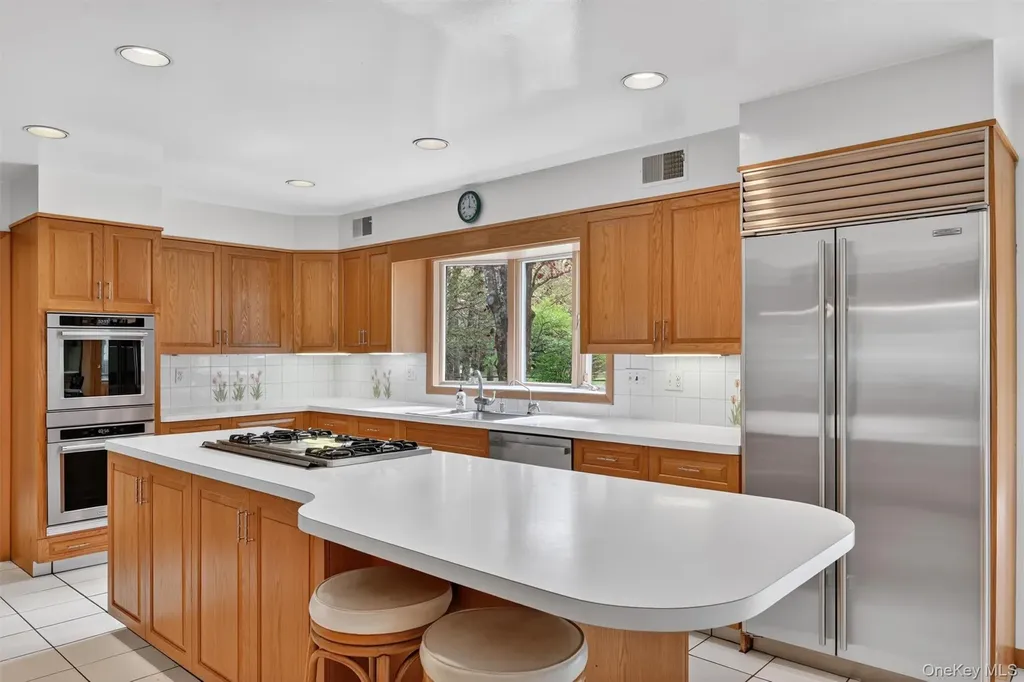 1 Vivian Place Montebello NY 10901