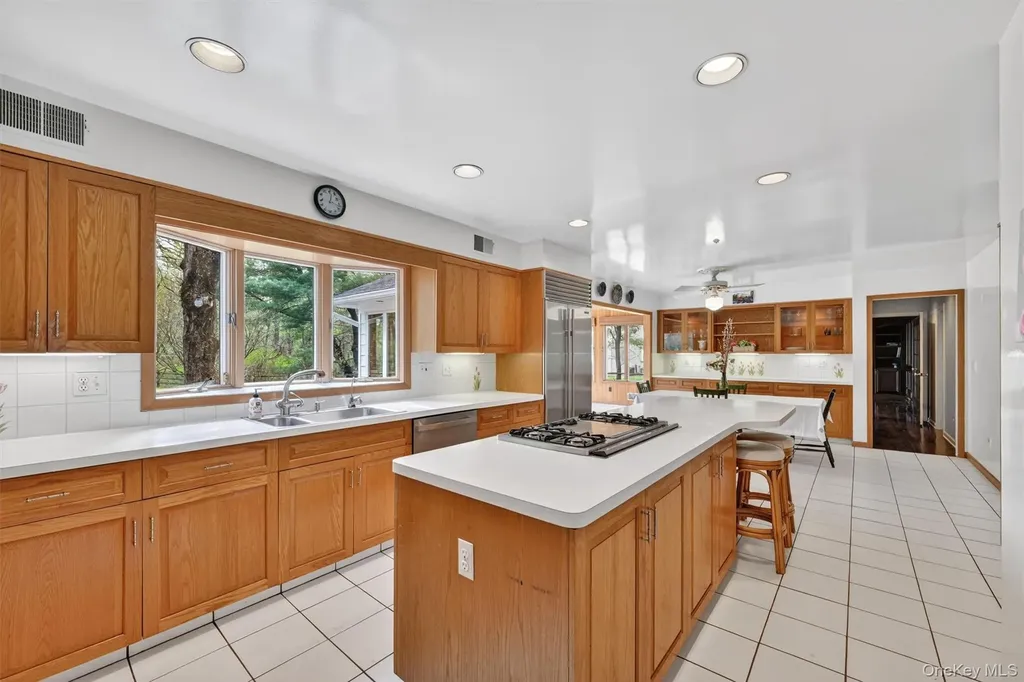 1 Vivian Place Montebello NY 10901