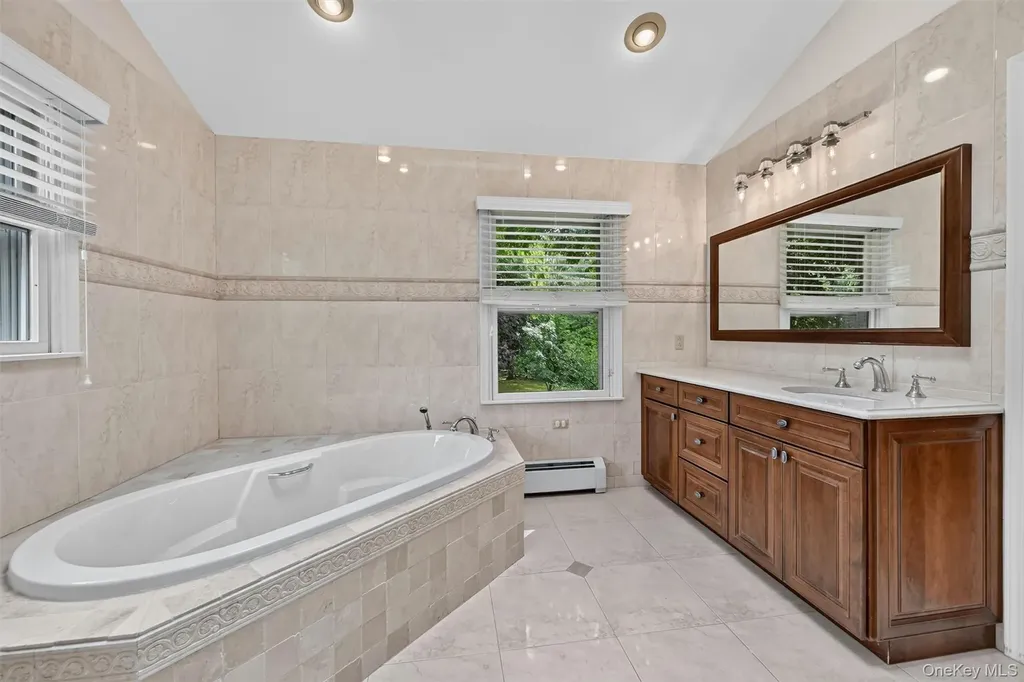 1 Vivian Place Montebello NY 10901