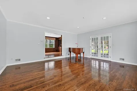 1 Vivian Place Montebello NY 10901