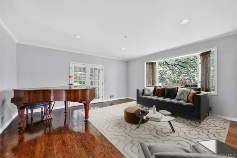 1 Vivian Place Montebello NY 10901