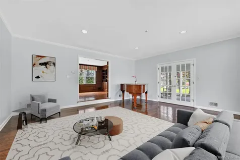 1 Vivian Place Montebello NY 10901