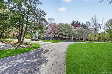 1 Vivian Place Montebello NY 10901