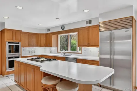 1 Vivian Place Montebello NY 10901