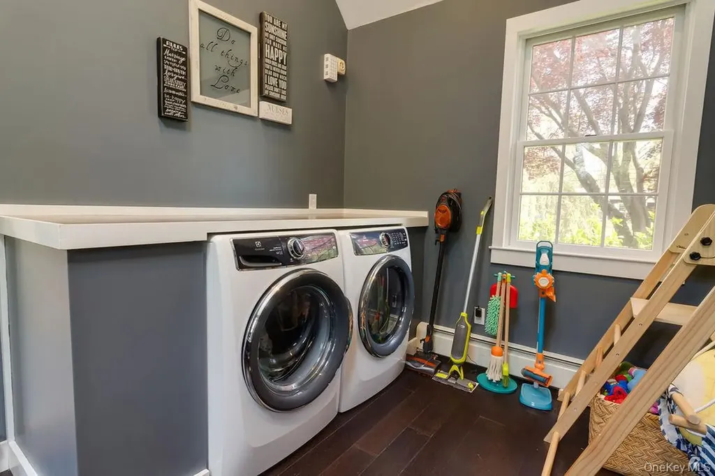 58 Cherry Lane Smithtown NY 11787