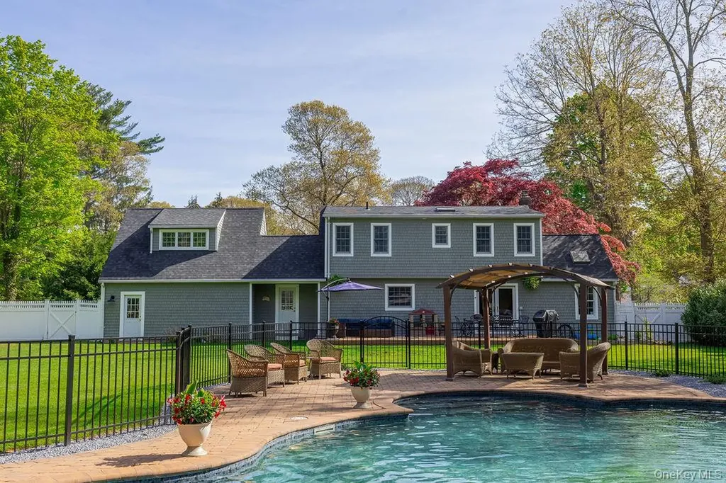 58 Cherry Lane Smithtown NY 11787