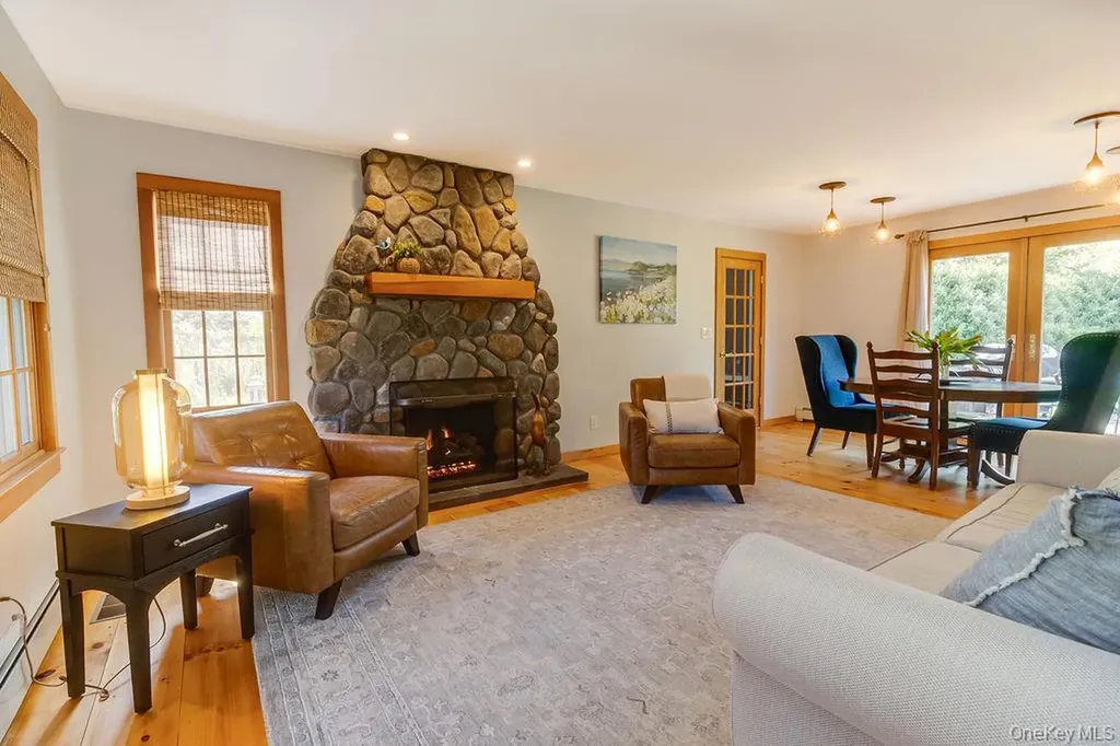 58 Cherry Lane Smithtown NY 11787