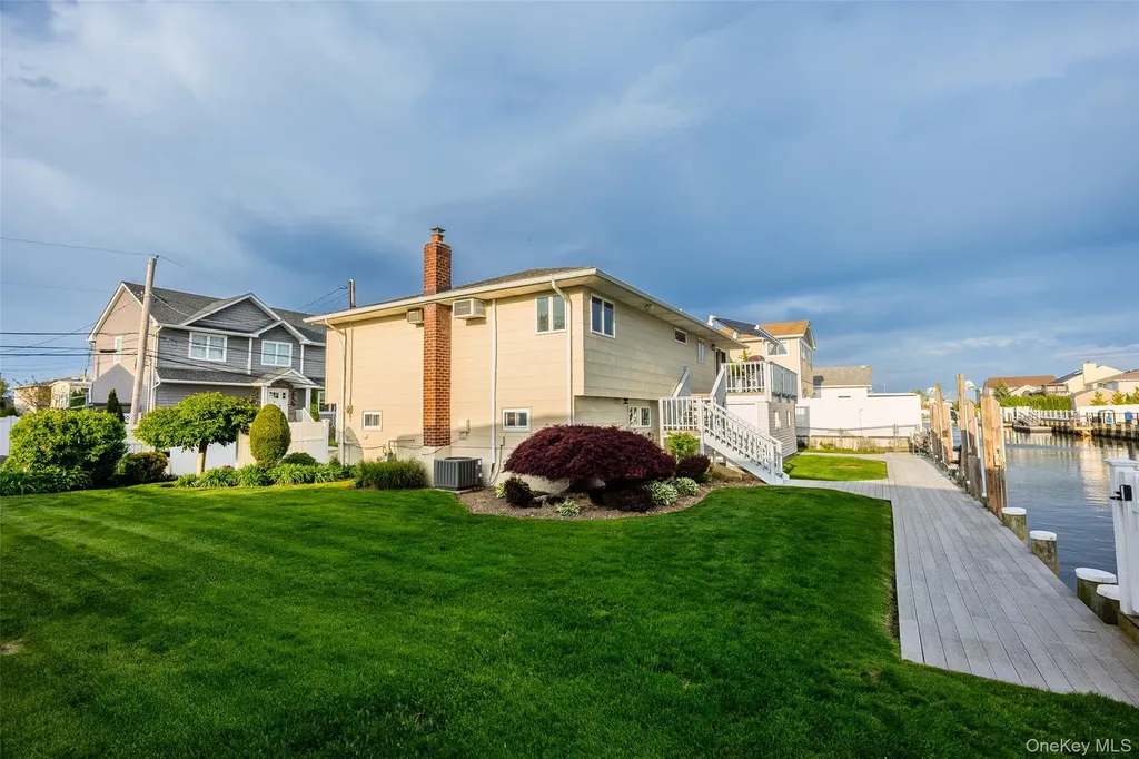 2756 Barbara Road Bellmore NY 11710
