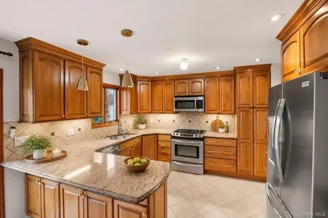 2756 Barbara Road Bellmore NY 11710